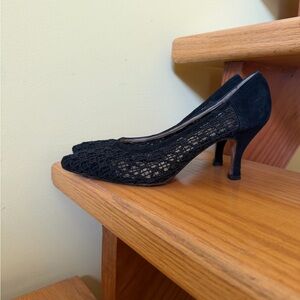 Martinez Valero Black Lace Pointed-Toe Kitten Heels